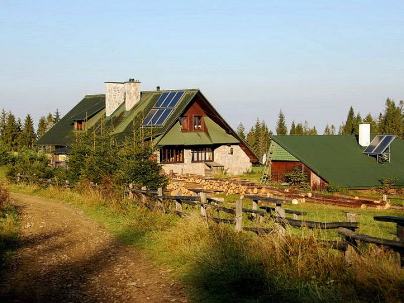 Schronisko PTTK na Starych Wierchach w Gorcach